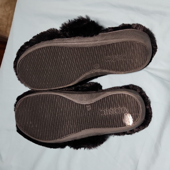 Fuzzy Slippers with velcro - Picture 3 of 4